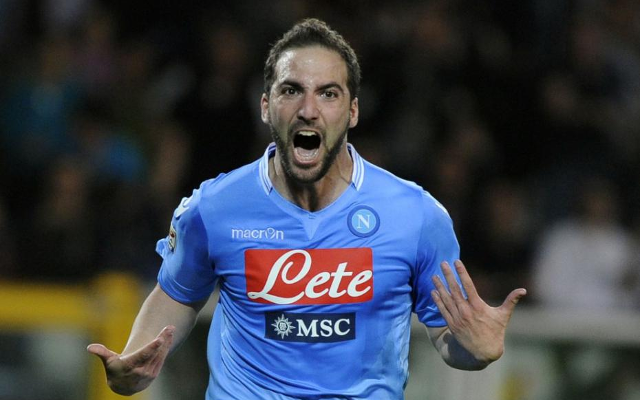 Gonzalo Higuain continues prolific form to fire Napoli top of Serie A (video)