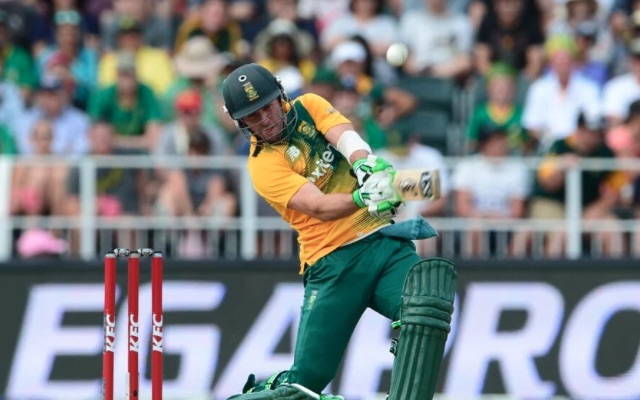 Watch: De Villiers ends Super 10s with a bang as South Africa cruise against Sri Lanka