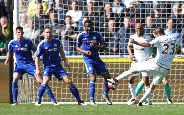 Swansea 1-0 Chelsea: Sigurdsson punishes American error to split sides as Blues lose unbeaten run in dirty game